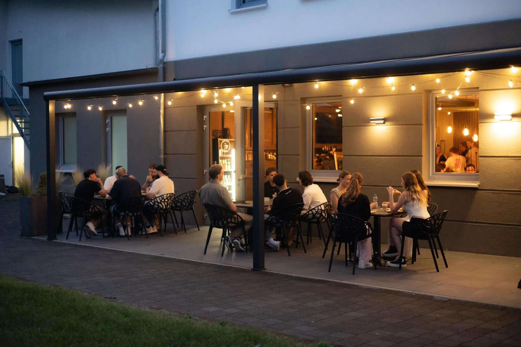 Gemeinschaft auf der Terrasse der Immanuel Kirche